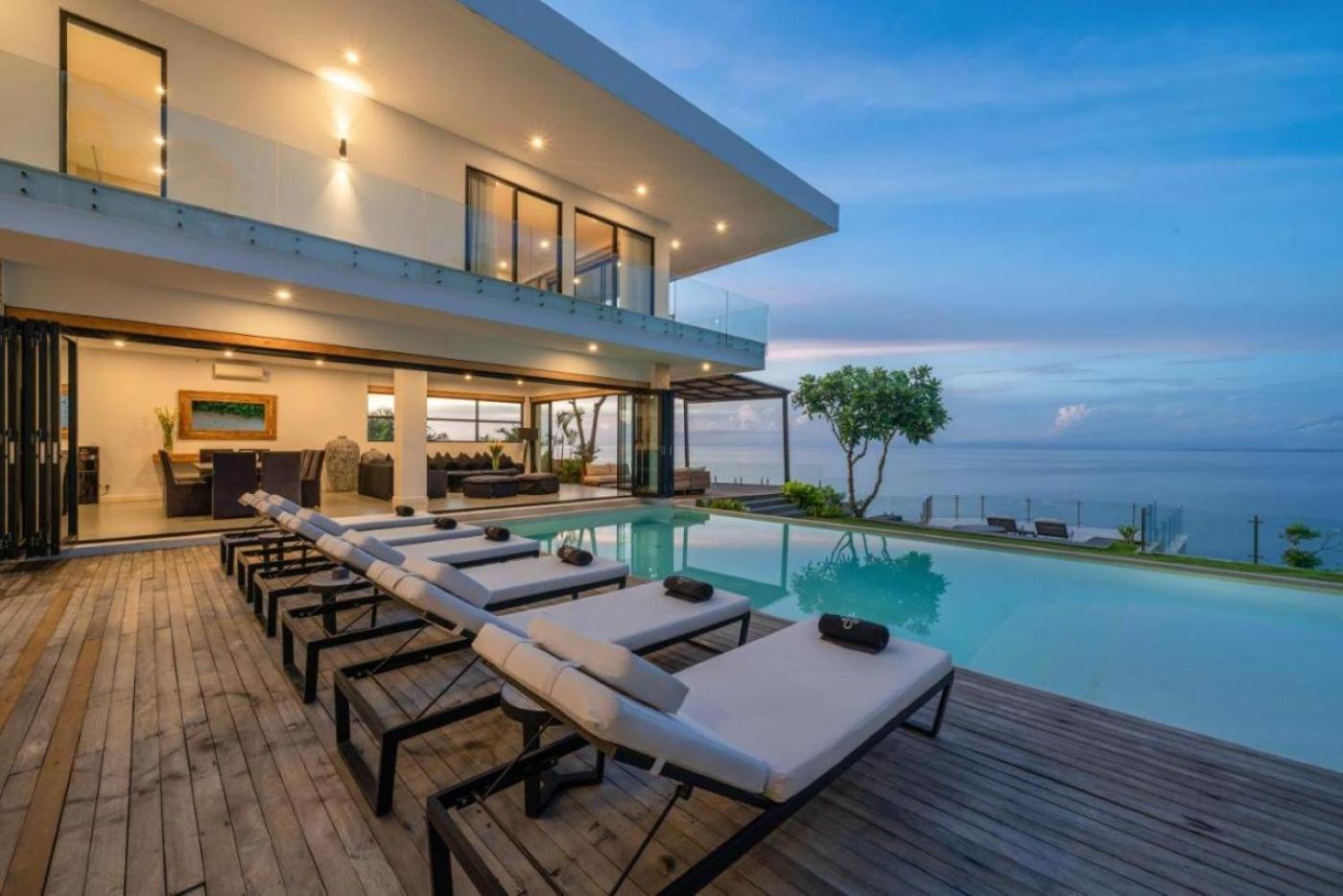 Villa 5 Chambres avec Piscine Privée et Vue sur la Mer